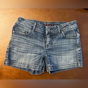 🌦️Come Clean Closet Sale🌦️ Elle Jean shorts